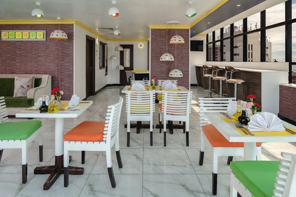 Golden Tulip Dar Es Salaam City Center Hotel Ngoại thất bức ảnh