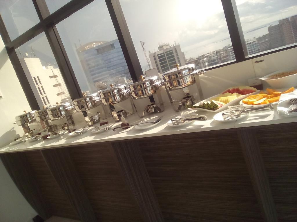 Golden Tulip Dar Es Salaam City Center Hotel Ngoại thất bức ảnh